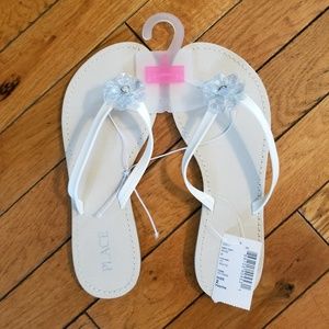 NWT Girls white flip flop sandals 2
